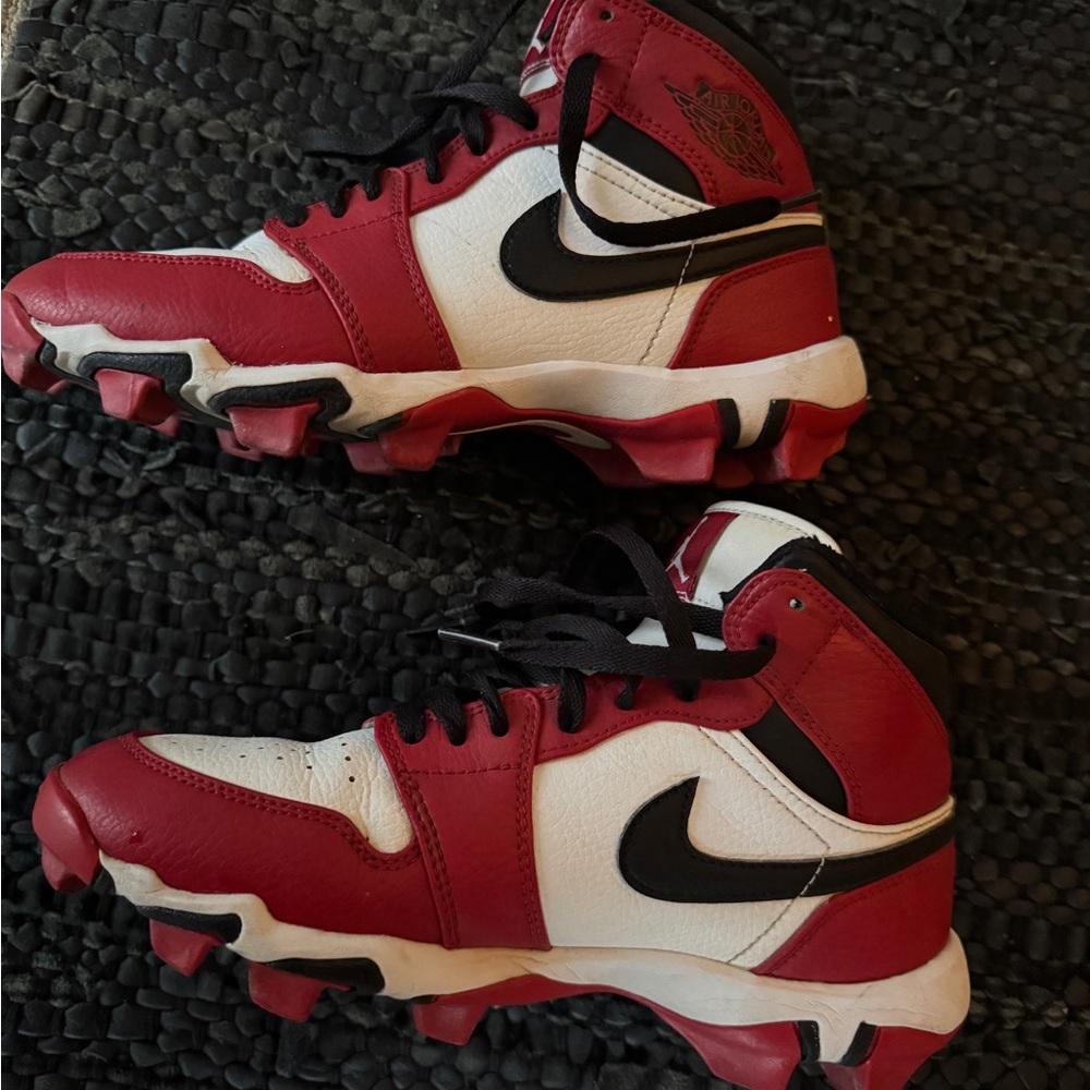 Jordan 1 Nike  Red White Black High-Top Cleats (sz 6 big kid)